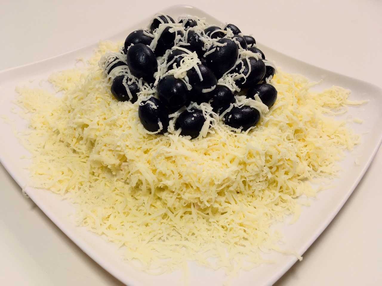 Салат чёрная жемчужина с черносливом: пошаговые рецепты с фото и видео