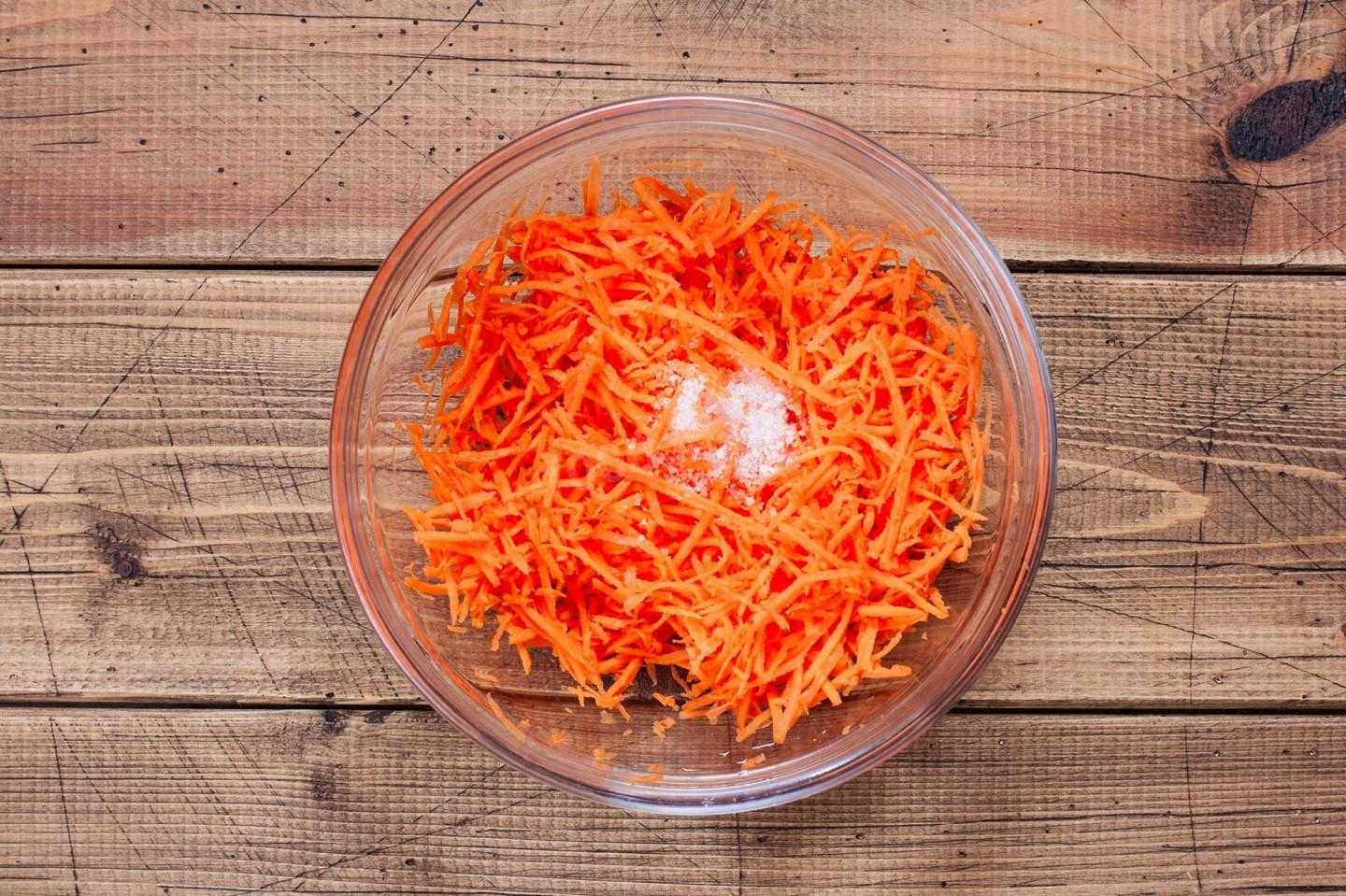 Салат с корейской морковью и фасолью