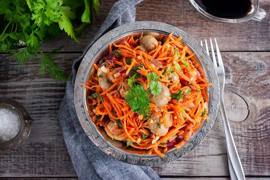 Салат с фасолью и морковью - пошаговые рецепты приготовления мясных или постных с фото