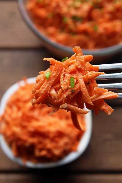 Готовим салат с морковью, сыром, чесноком и майонезом