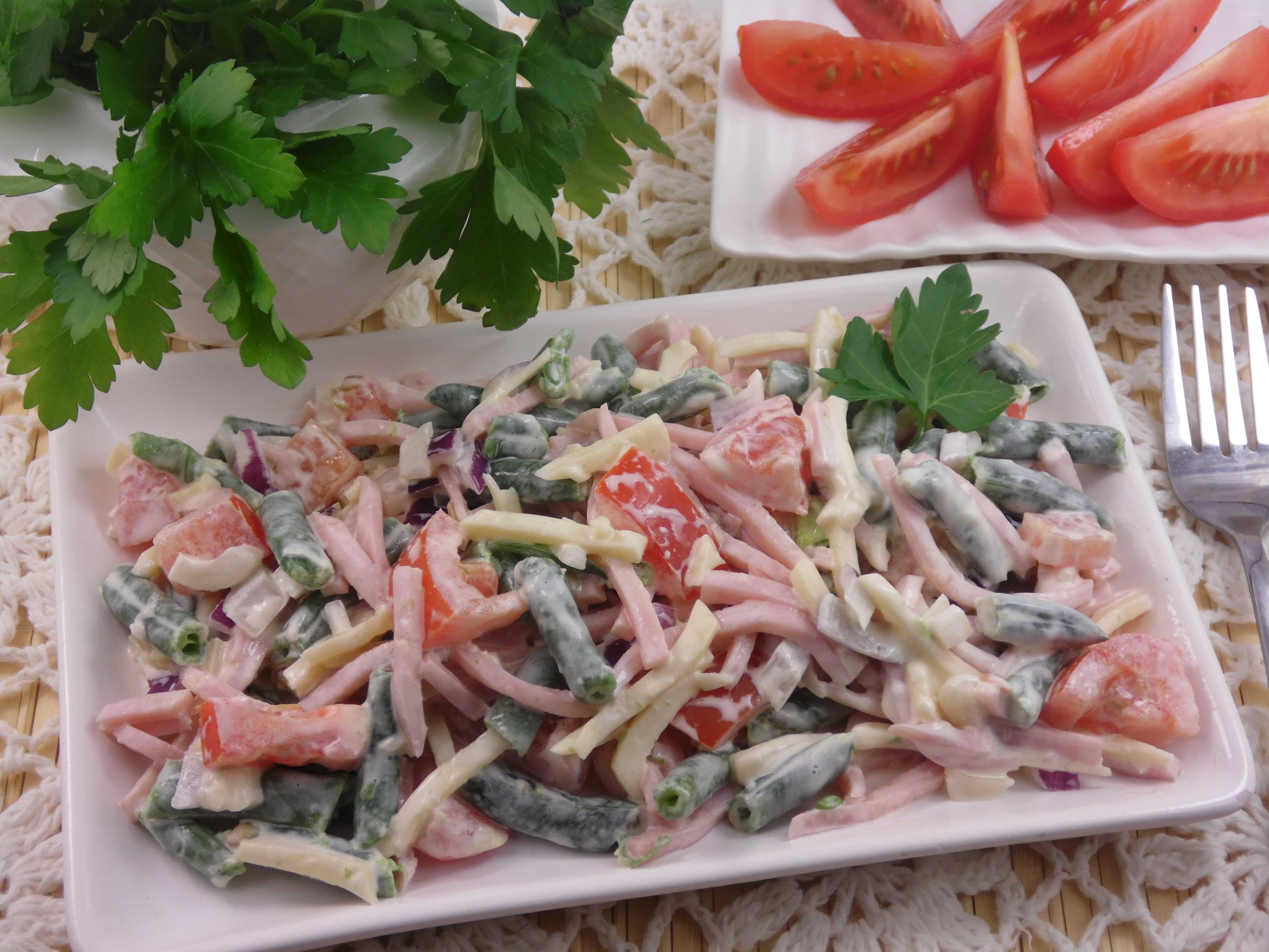 Салат с фасолью ветчиной и сыром, вкусные рецепты с фото