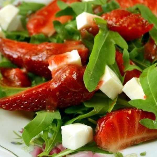 Салат с рукколой