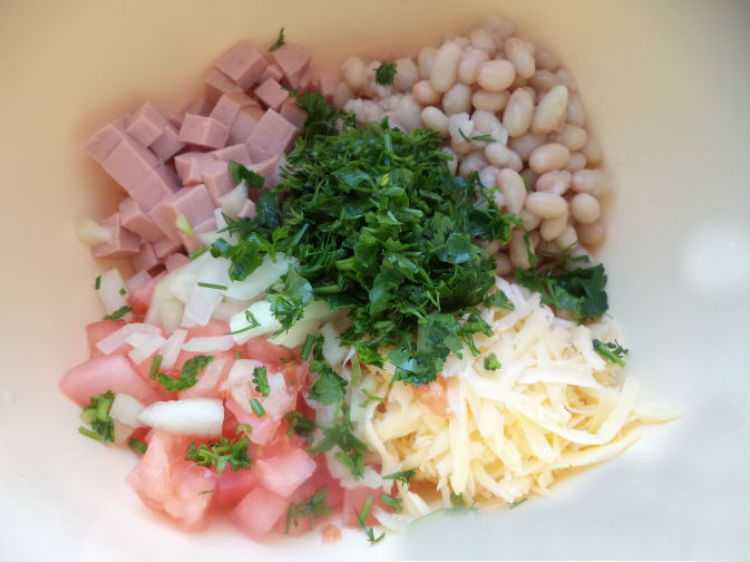 Салат из красной фасоли с ветчиной и сухариками рецепт с фото пошагово - 1000.menu