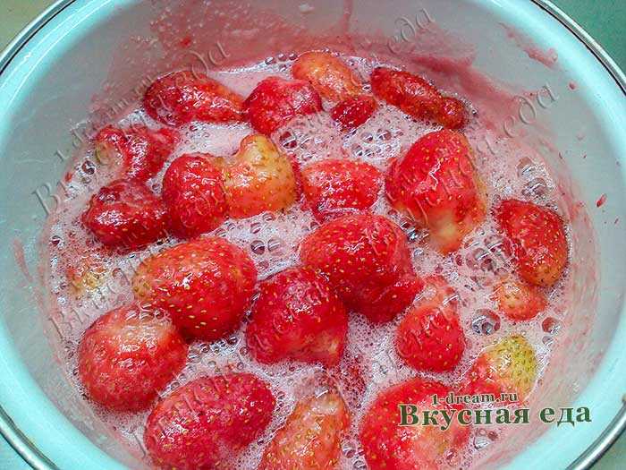 Варенье из клубники с целыми ягодами - вкусные рецепты густой заготовки и с сиропом