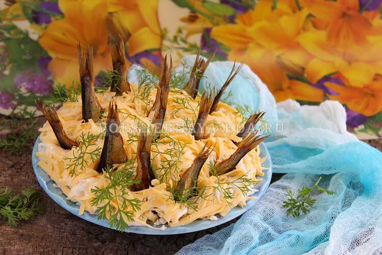 Салат рыбки в пруду со шпротами - рецепт с фото пошагово