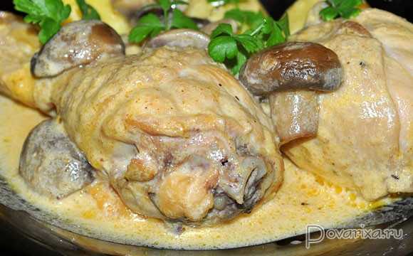 Курица с грибами в сметанном соусе: вкусный и быстрый рецепт на сковороде