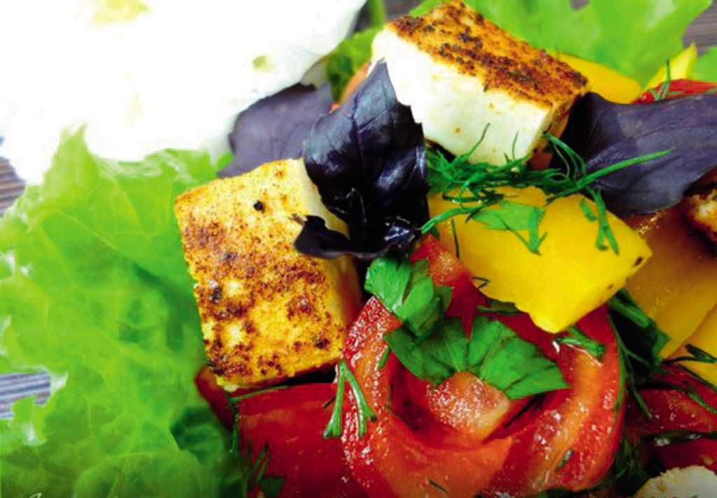 Пирог слоеный с адыгейским сыром и помидорами рецепт с фото пошагово - 1000.menu