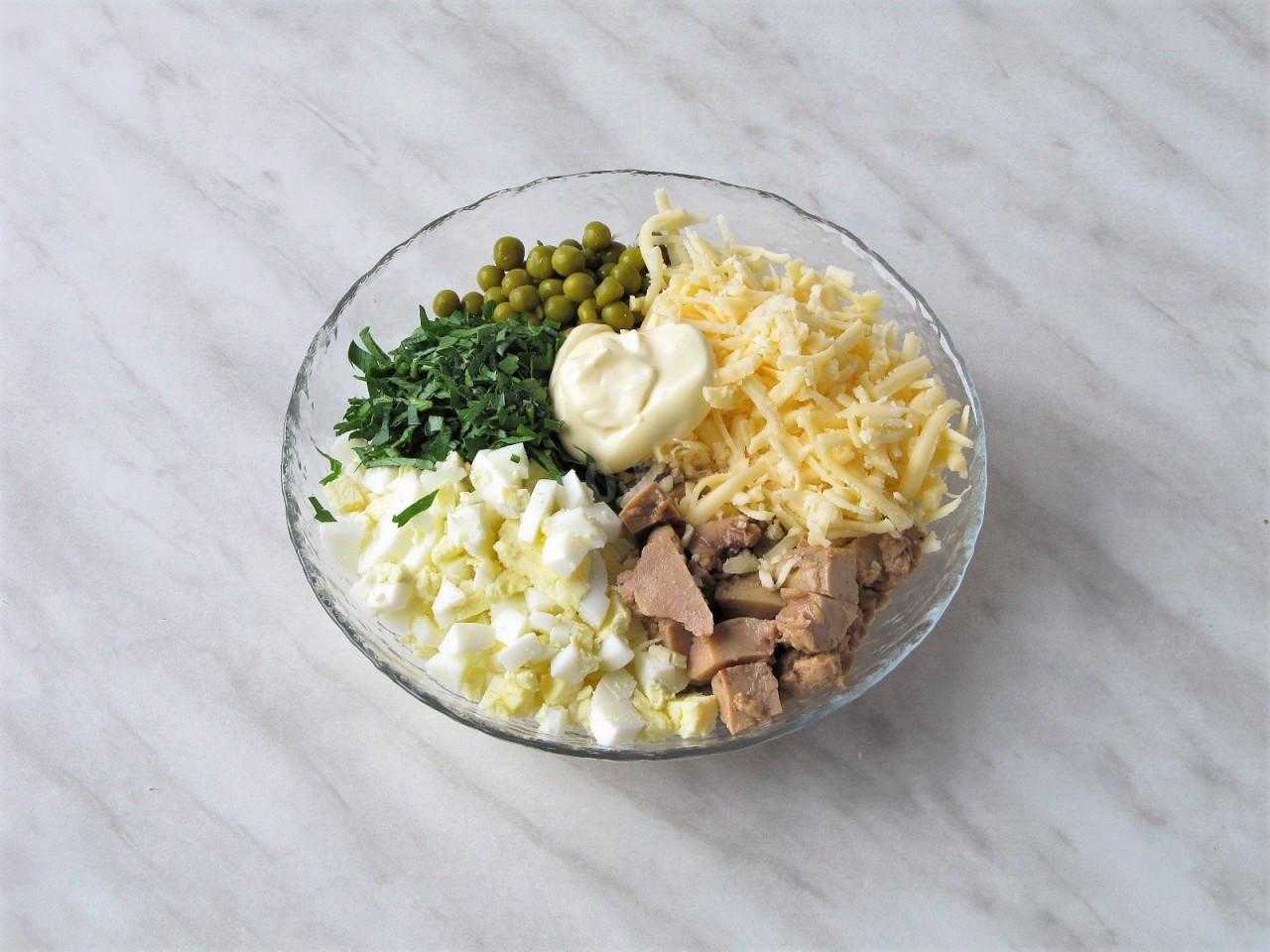 Салат из печени трески с яйцом рецепт с фото пошагово и видео - 1000.menu