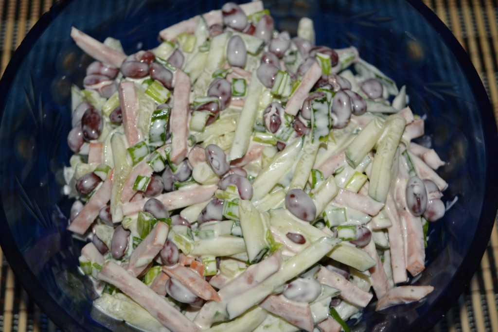 Салат с корейской морковью и копченой колбасой - необычное сочетание: рецепт с фото и видео