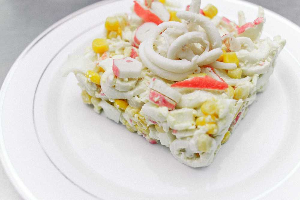 Салат с кальмарами - 10 самых вкусных и простых рецептов с фото пошагово