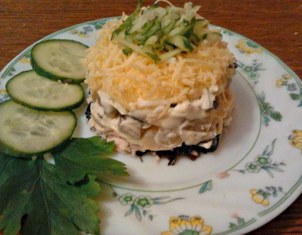 Салат царский рецепт с копченой курицей и шампиньонами слоями