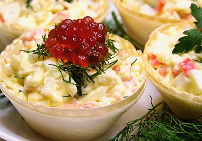 Тарталетки с сыром и красной икрой - 8 пошаговых фото в рецепте