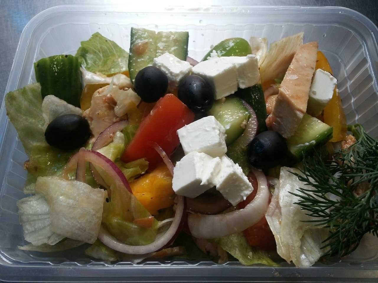 Салат греческий с курицей - классический пошаговый рецепт с фото