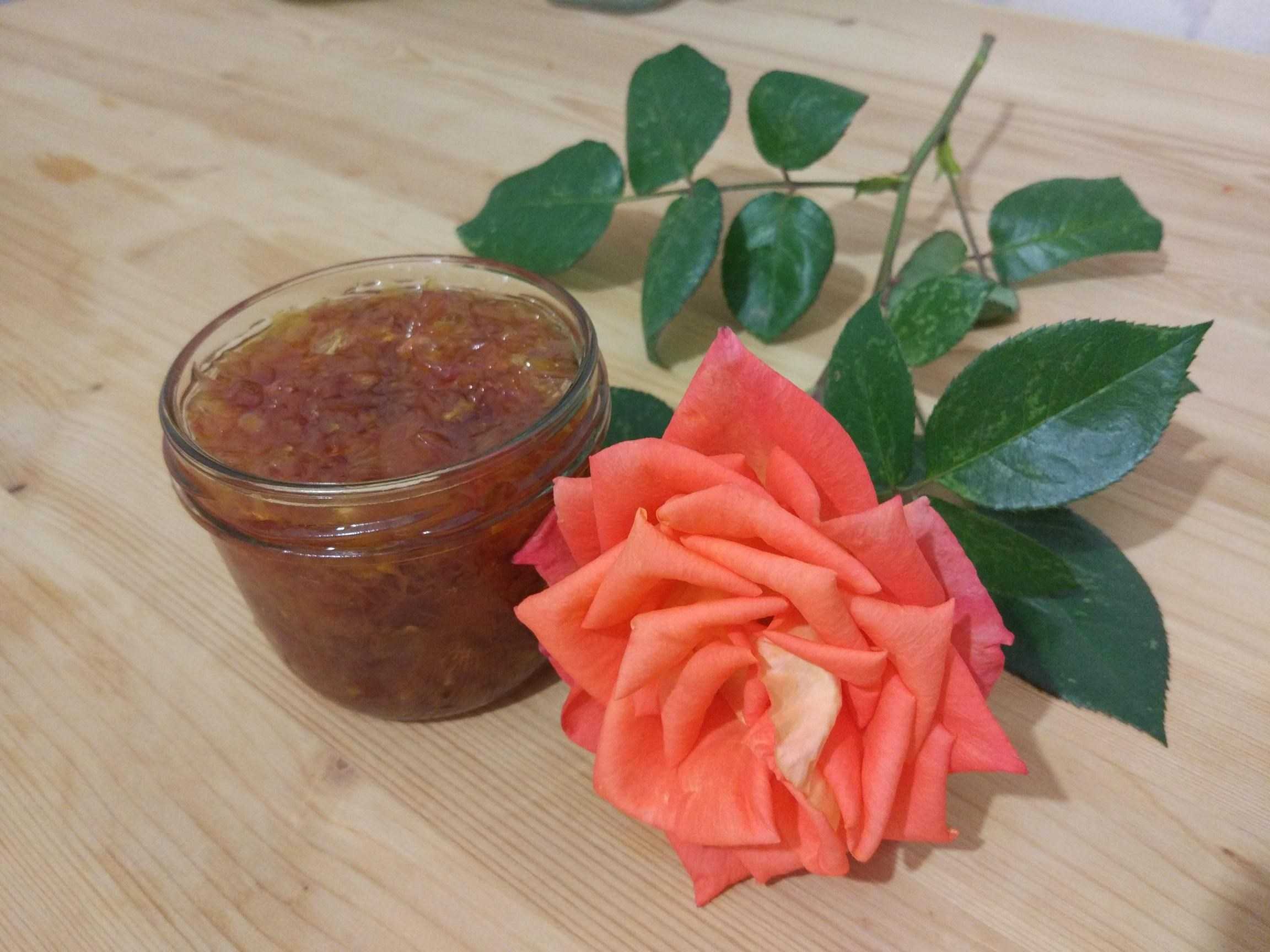 Лепестки розы дамасской: рецепты варенья, розовой воды и сладостей | огородники