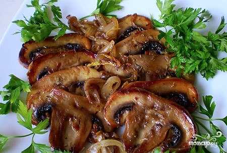 Жареные грибы с луком - 450 рецептов приготовления пошагово - 1000.menu
