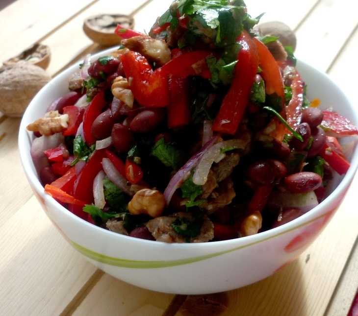 Салат с говядиной и фасолью