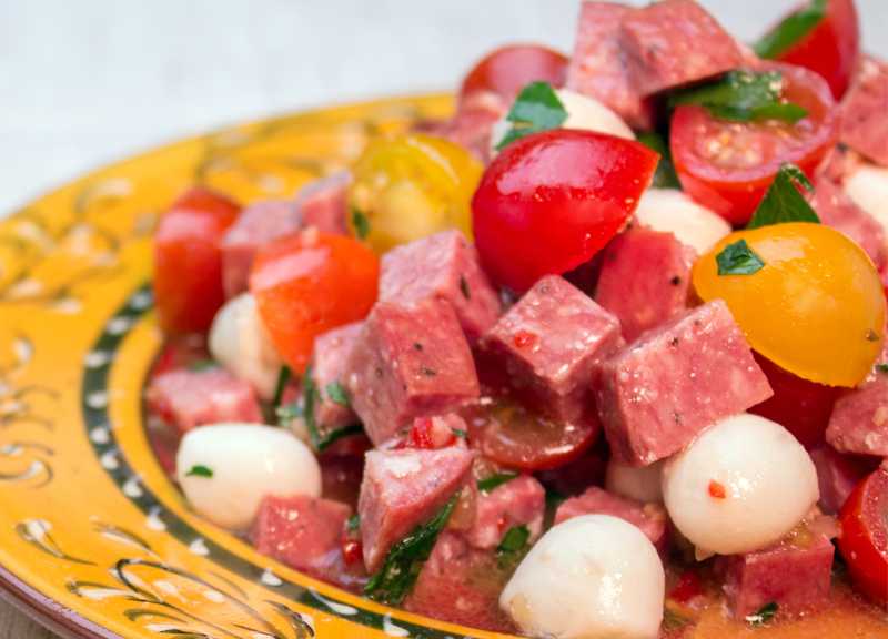Салат с копченой колбасой - 62 рецепта приготовления пошагово - 1000.menu
