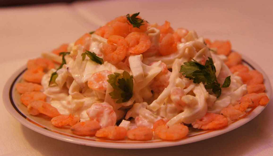 Салат креветки и кальмары рецепт с фото очень вкусный