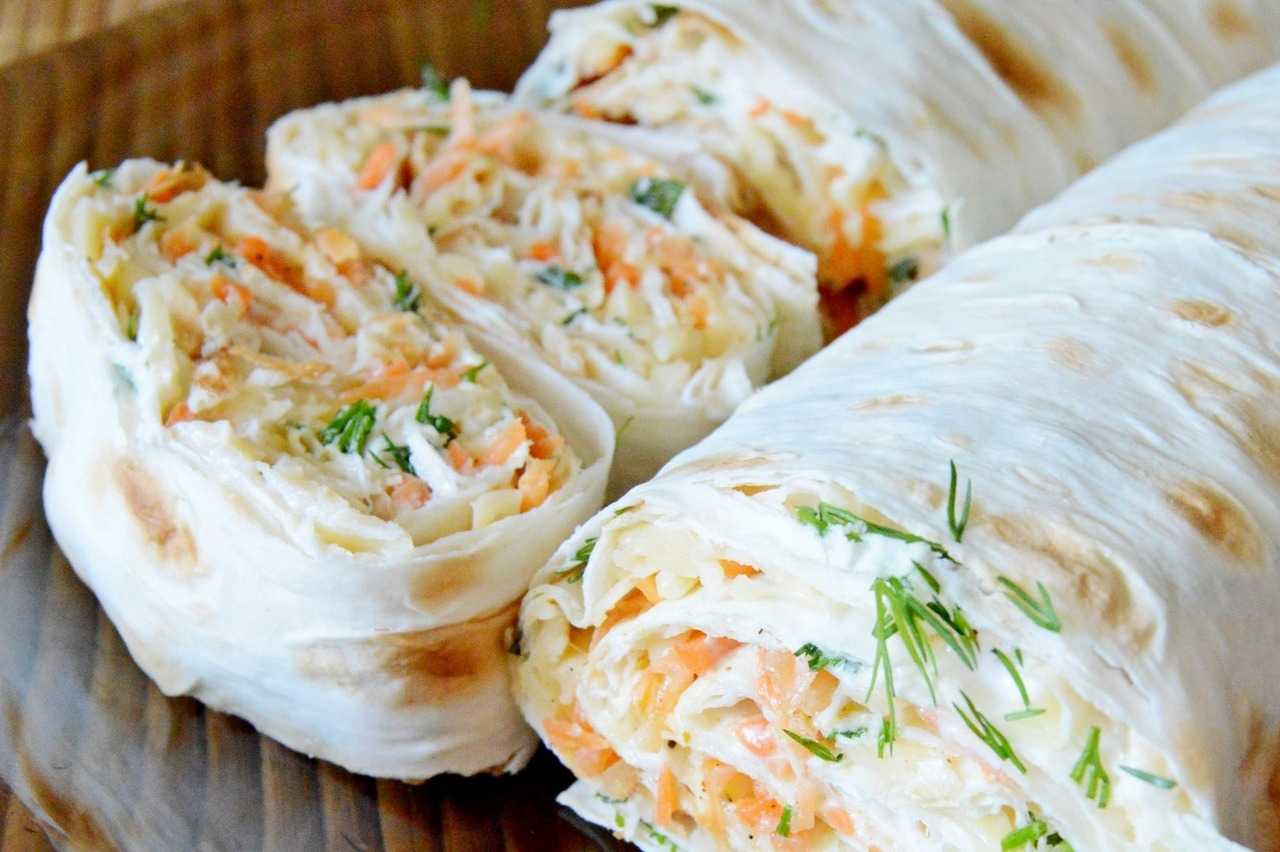 Как приготовить салаты в лаваше: простые рецепты приготовления вкусных салатиков пошагово с фото и видео