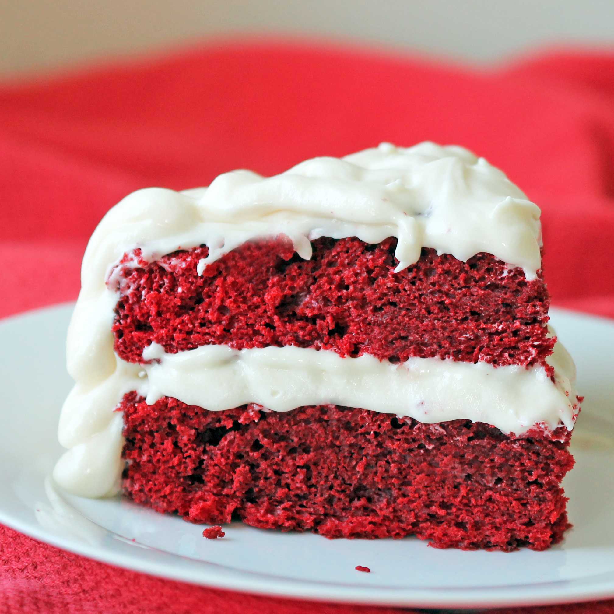 Красная кулинария. Красный вельвет торт. Торта "красный бархат" (Red Velvet).. Торт ред вельвет красный бархат. Торт Червоний Оксамит.