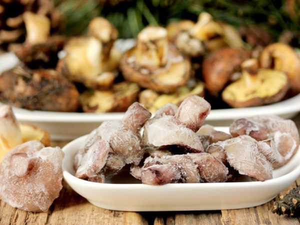 Как разморозить грибы для жарки. как заморозить на зиму белые грибы: сырыми, вареными, жареными