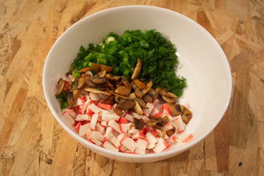 Салат с крабовыми палочками и кукурузой - 10 рецептов с пошаговыми фото