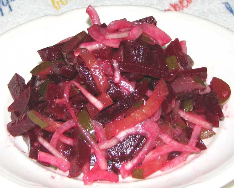 Салат из свеклы и маринованных огурцов рецепт с фото
