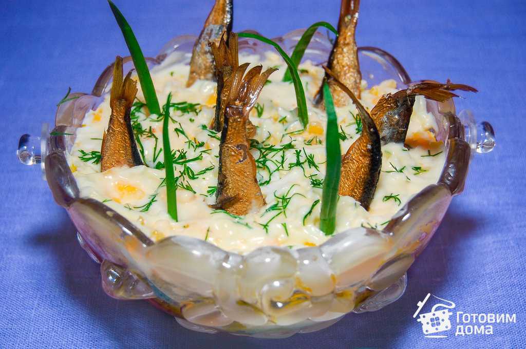 Рецепт салата Рыбки в пруду со шпротами: как выбрать рыбные консервы. Классический способ приготовления и варианты с кукурузой, плавленым сыром, морковью.
