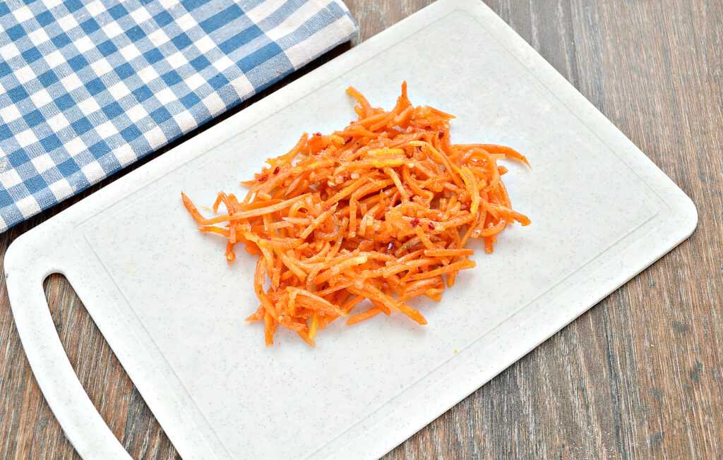 Салат с корейской морковью и колбасой рецепт с фото пошагово - 1000.menu