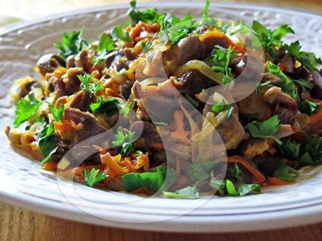 Салат с куриными желудками