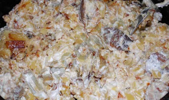 Жареная, запечёная или тушёная картошка с грибами в сметане: равнодушных нет! простые рецепты картошки с грибами в сметане