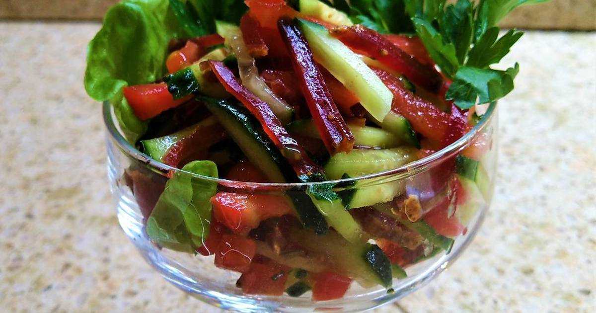 Салат без овощей рецепт. Овощной салат. Необычные салаты из овощей. Салат коктейль из овощей. Овощные салаты на праздничный стол.