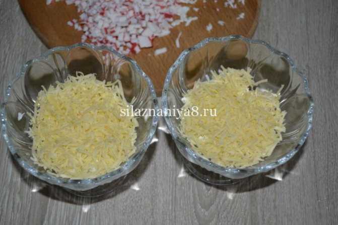 Салат с сыром косичка крабовыми палочками яйцом огурцом