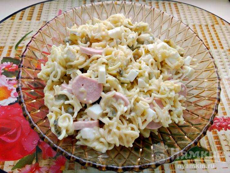 Салат из лапши быстрого приготовления – 6 простых и вкусных рецептов