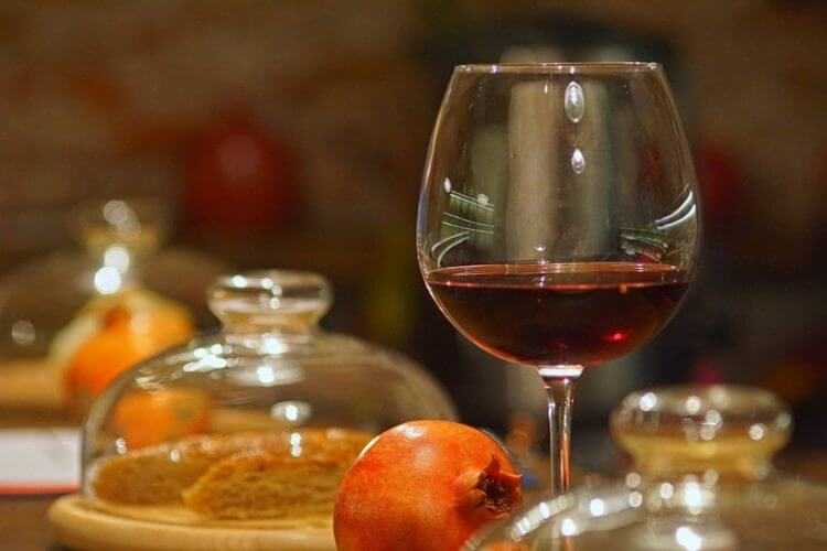 Гранатовое вино: особенности напитка и технология приготовления