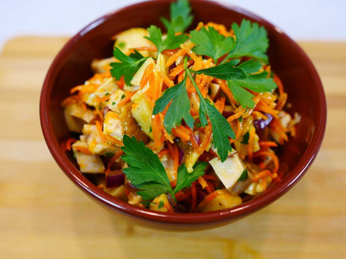 Салат вечер с грибами, корейской морковью и курицей
