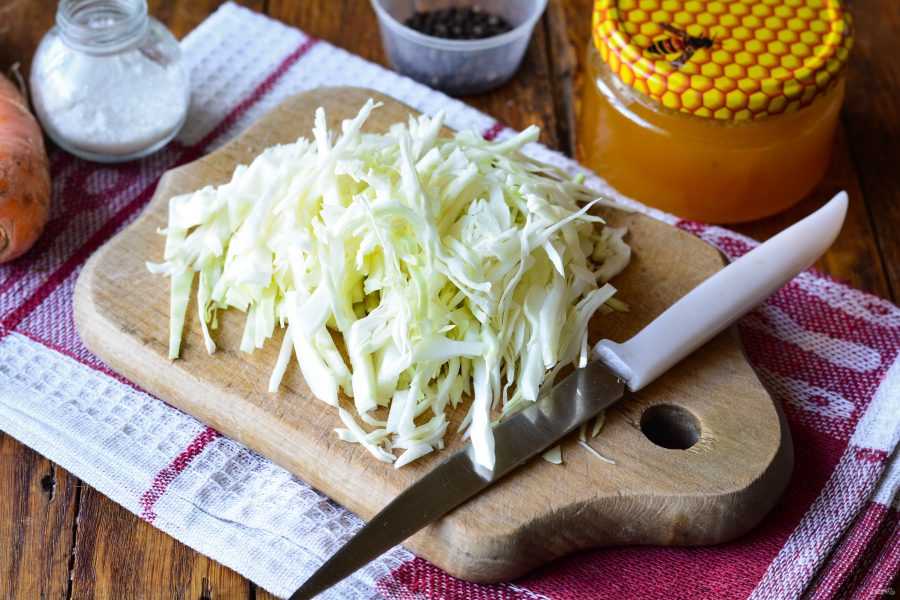 Как приготовить квашеную капусту с медом