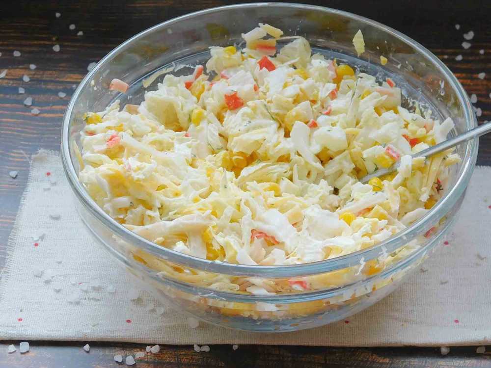 Салат с кальмарами кукурузой и яйцом | самый вкусный рецепт