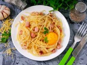 6 вариаций рецептов пасты карбонара с беконом и сливками