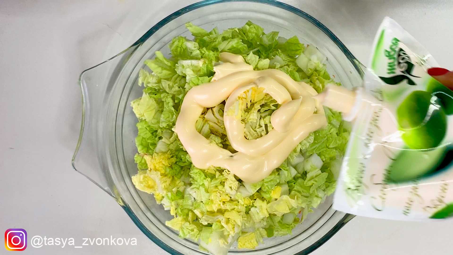 Диетический салат с кальмарами при похудении: рецепт низкокалорийных салатиков без майонеза