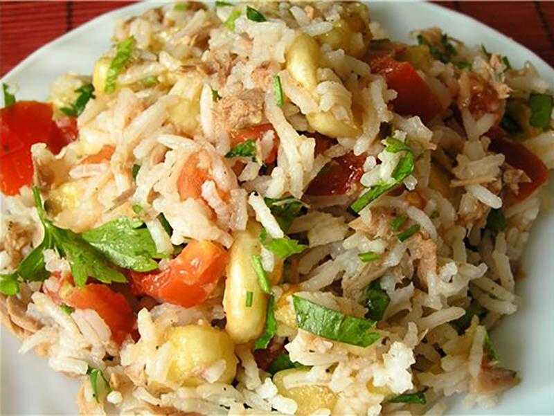 Салат с тунцом консервированным и рисом