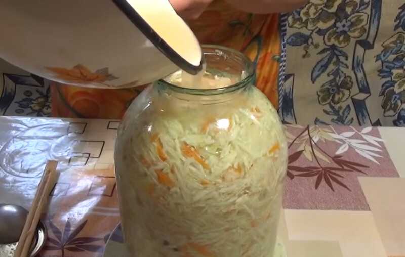 Засолка капусты без рассола: самые вкусные рецепты, инструкция по приготовлению хрустящей квашеной закуски в банке и другой таре