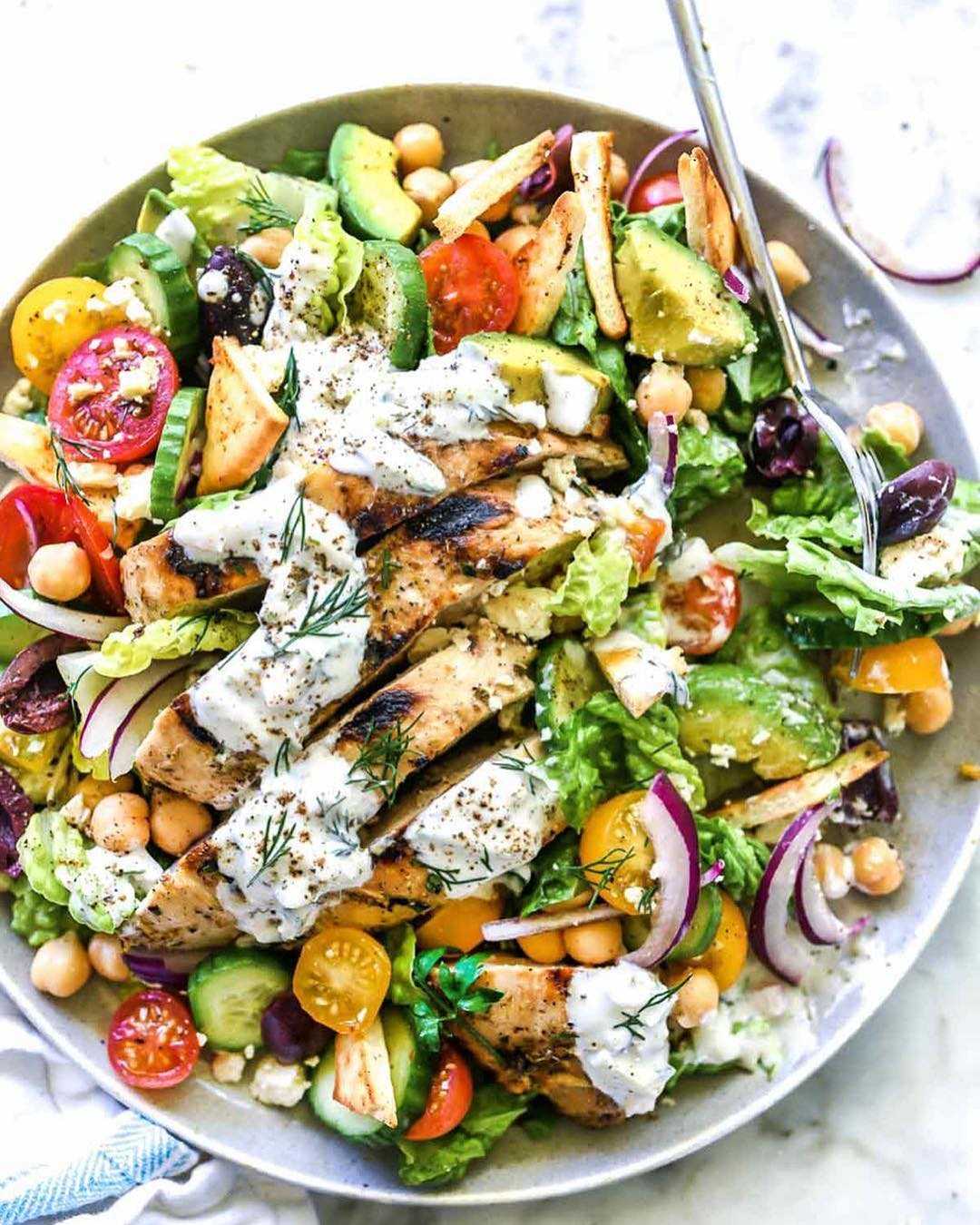 Греческий салат с курицей