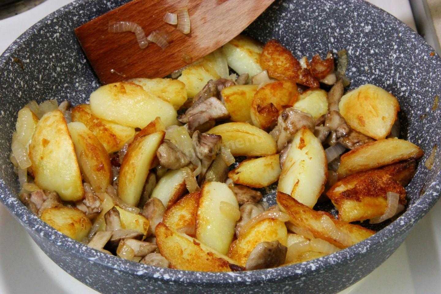 Маслята грибы жареные с картошкой