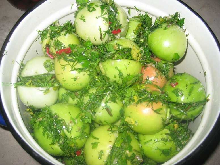 Острые зеленые помидоры дольками на зиму - 8 пошаговых фото в рецепте