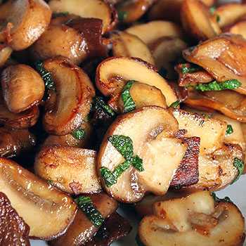 Жареные грибы с луком: как пожарить на сковороде, калорийность, рецепты с морковью, яйцом