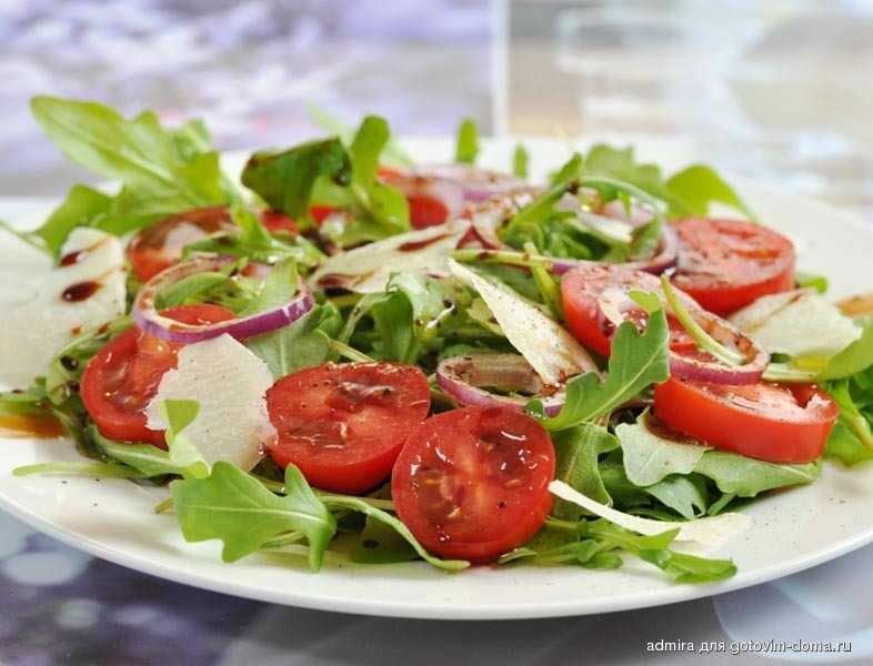 Салат с тунцом и рукколой – блюдо, наполненное средиземноморскими вкусами и ароматами: рецепты с фото и видео