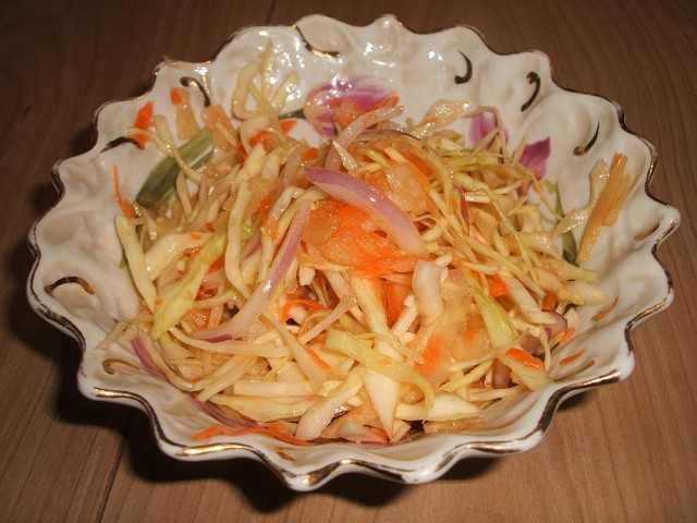 Салат из свежей капусты с уксусом как в столовой — wowcook.net
