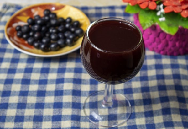 Вино из листьев смородины в домашних условиях: польза, вред, противопоказания. Как готовить вино из листьев смородины. Пошаговый рецепт. Где хранить, сроки годности.