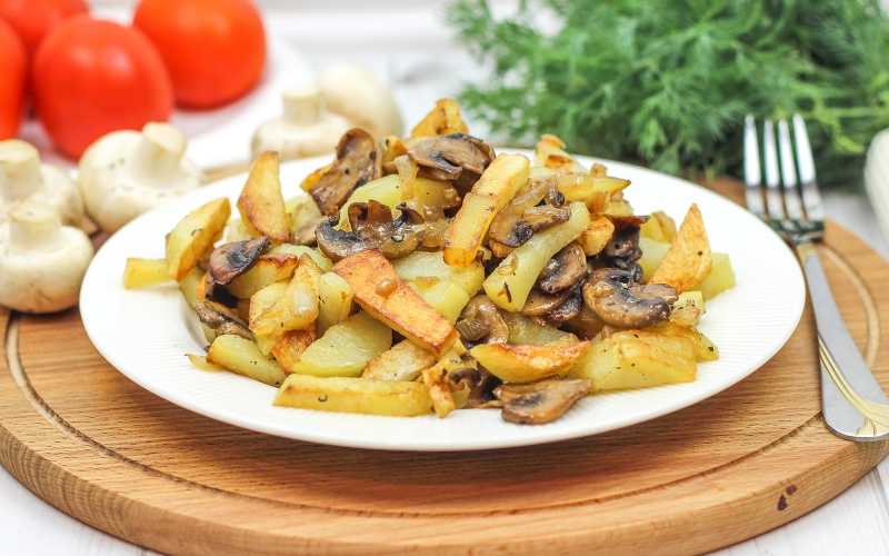 Жареные грибы подберезовики на сковороде с луком / рецепт с фото